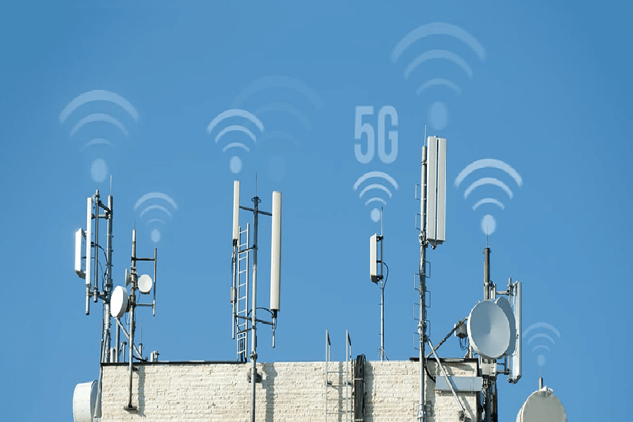 5G waves coming off of various 5G towers